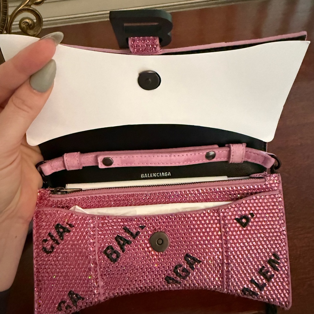 SOLD Balenciaga Pink Logo Clutch with matte black B Clasp and chain - Picture 6 of 6